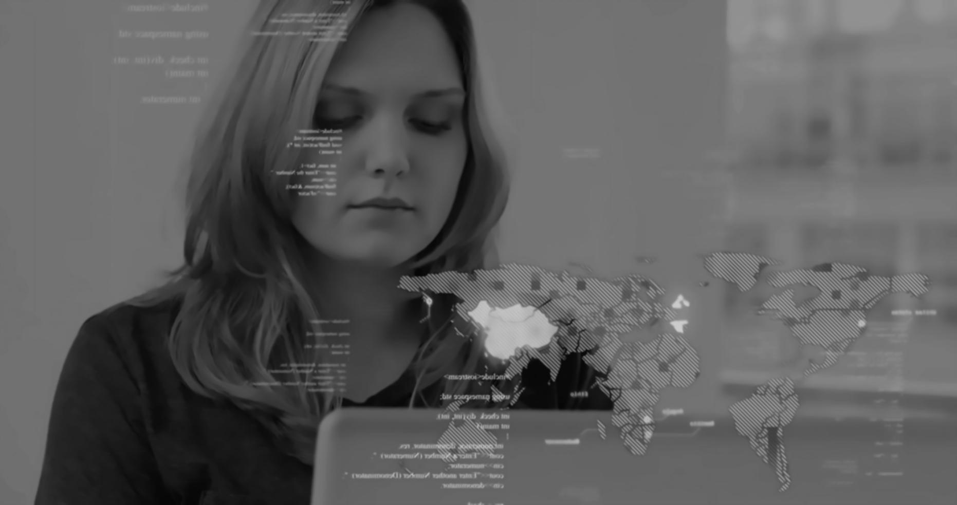 Teilnehmer bei einer praktischen Übung zur KI-gestützten Datenanalyse im Versicherungswesen