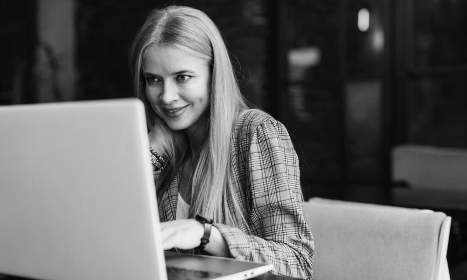 Datenzentrum mit vernetzten Systemen für Versicherungsverarbeitung